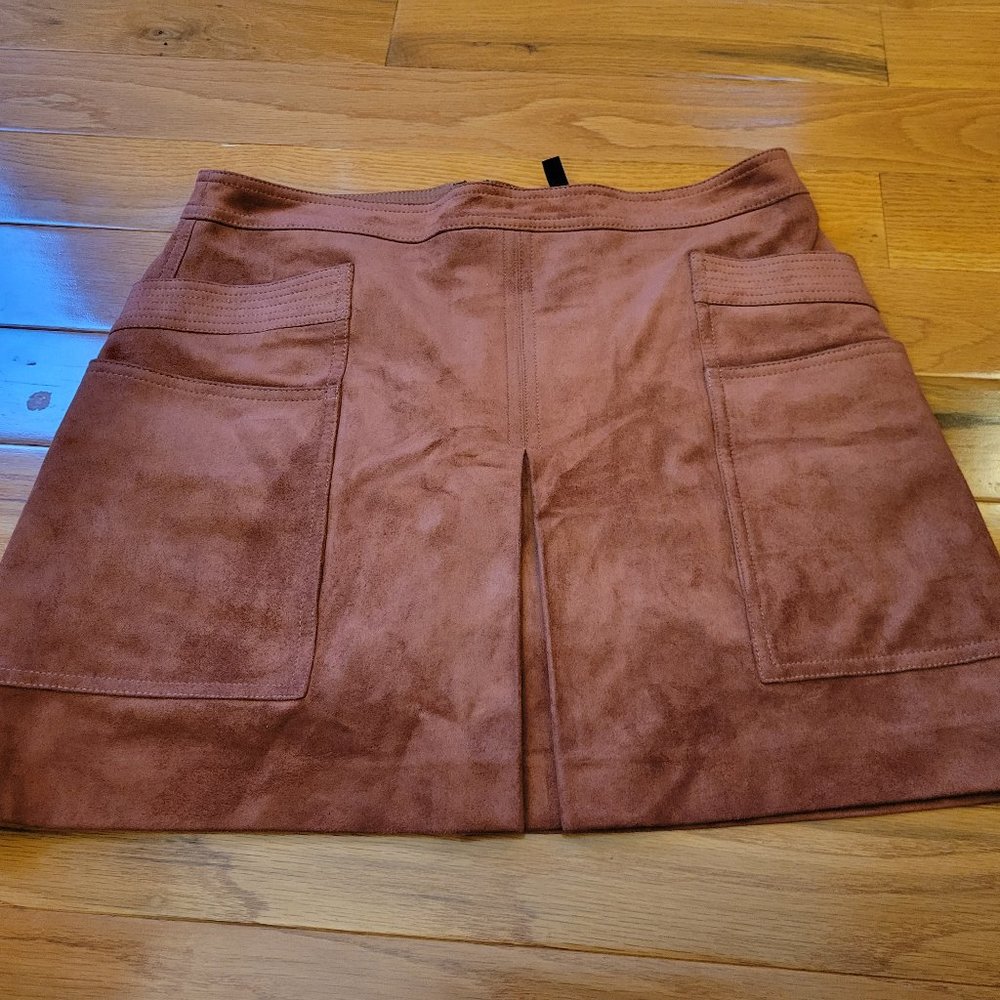 BCBG mod mini skirt in lt brown faux suede M
